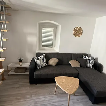 Minihouse *
